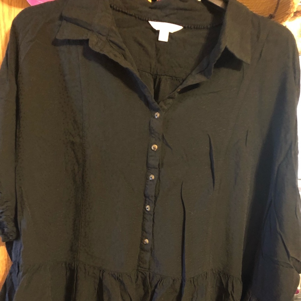 Cute black shirt. Light weight and comfy